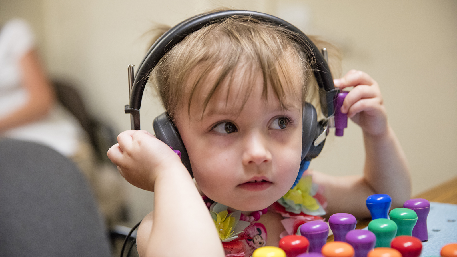 Слабослышащие и позднооглохшие обучающиеся. Дети с нарушением слуха.. Игрушки для детей с нарушением слуха. Дошкольники с нарушением слуха. Глухие и слабослышащие дети.