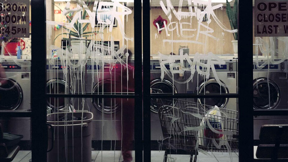 A photograph by Christina Fernandez, “Lavanderia #1” [“Laundromat #1”], is on view in the Sheldon exhibition “A Decade of Collecting Works on Paper, 2012–2022.”