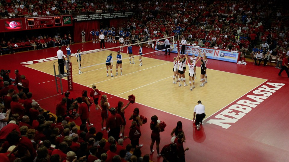 Huskers accepting volleyball season ticket applications from faculty ...