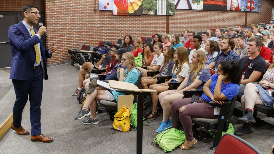 Sen. Tony Vargas talks with first-generation college students during an Aug. 13 visit to the University of Nebraska–Lincoln.