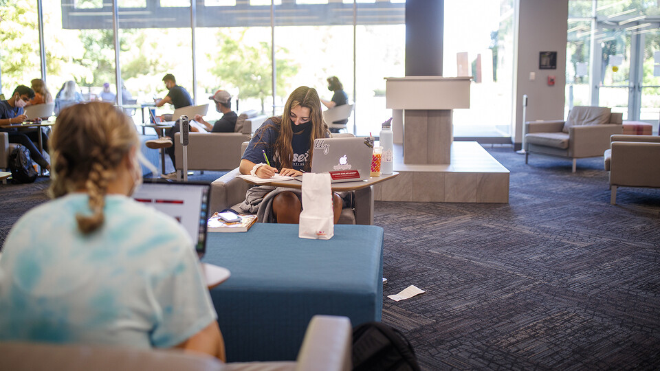 Huskers work in the Adele Hall Learning Commons between classes during the fall semester's first day of in-person instruction. To help keep the campus community safe, facial coverings are to be worn jat all times indoors and when six-foot distancing cannot be maintained outdoors. Mask use and capacity limitations should be observed at all times in study spaces — including those in University Libraries and Nebraska Unions.