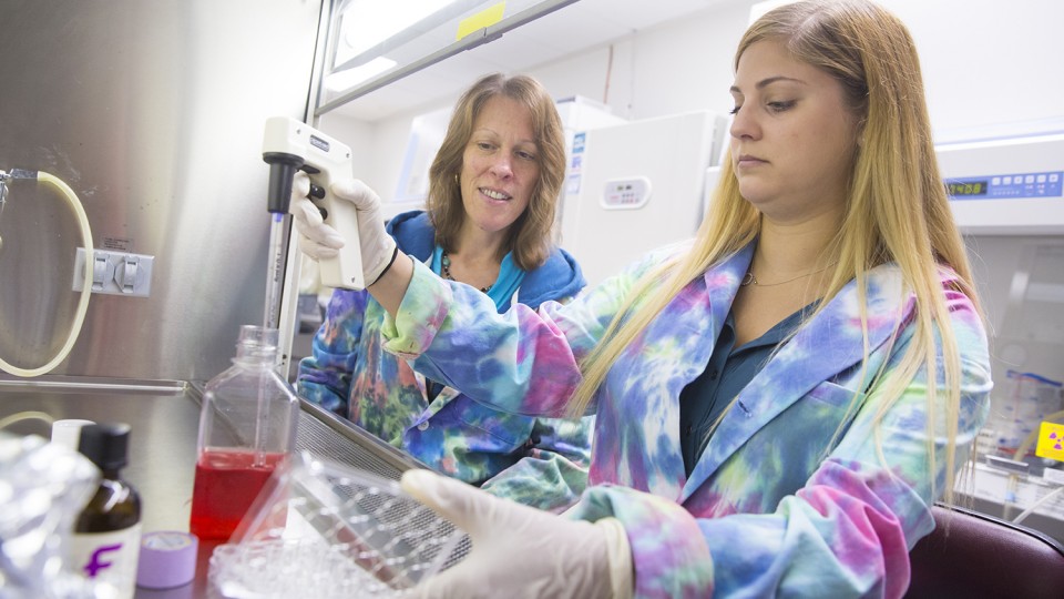 Melanie Simpson (left) supervises doctoral student Abby Gelb, a trainee in UNL's NIH-funded Molecular Mechanisms of Disease program. 