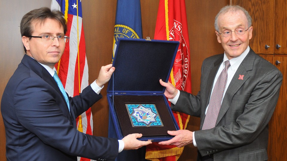 Ramis Sen, the Turkish consular general based in Chicago (left), presents a gift to Chancellor Harvey Perlman during a Dec. 16 visit.