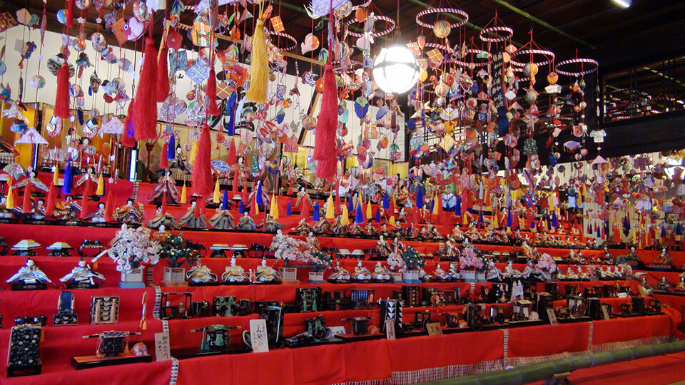 Tsurushibina is a variation of the traditional Hina-Ningyō dolls