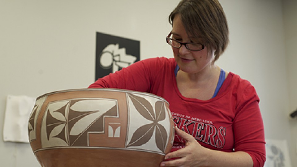 Graduate Student Shalya Marsh recreates a dough bowl from the Zia Pueblo of the Southwest U.S., originally made in about 1890. Photo by Michael Reinmiller.