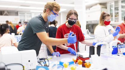 Students take part in a biochemistry lab at the start of the fall 2021 semester.