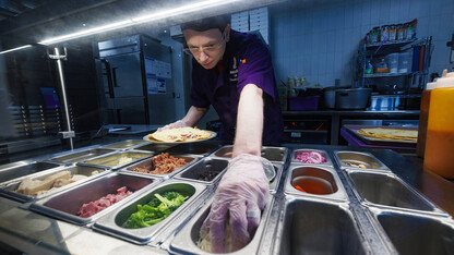 Kaine Splichal, Dining Service Team Leader, makes a gluten free pizza for a customer in the Selleck Dining Center. Moxie’s Gluten Free Cafe is a gluten-free part of Selleck Dining Center.