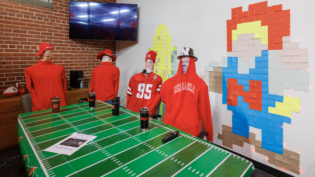 Homecoming office decorations