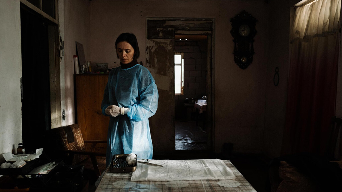  Skilled obstetrician Nina is accused of malpractice when a baby dies during delivery.