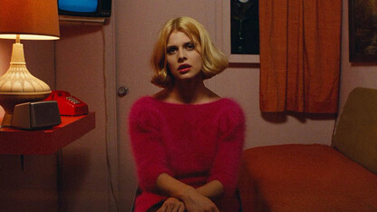 A still of Paris, Texas (1984).