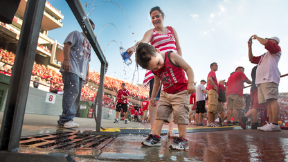 UNL officials again urge fans to protect against extreme heat