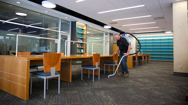 Brett Meyer vacuums the reading room in UNL’s new Learning Commons at Love Library on Jan. 8.
