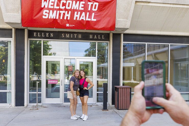 Rachael Volin and her mom, Beth, pose for a selfie outside of Smith Hall during move-in on Aug. 14.
