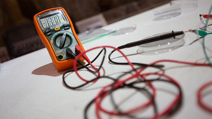 A multimeter reading out the voltage of a circuit