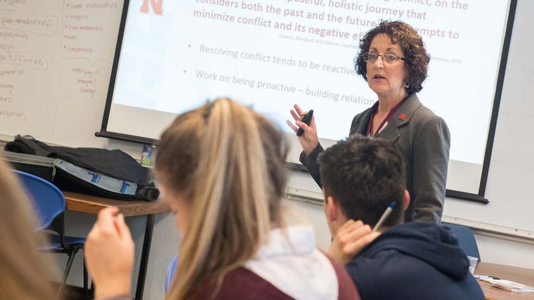 Michelle Waite talks to students during an Elect to Serve event on campus.