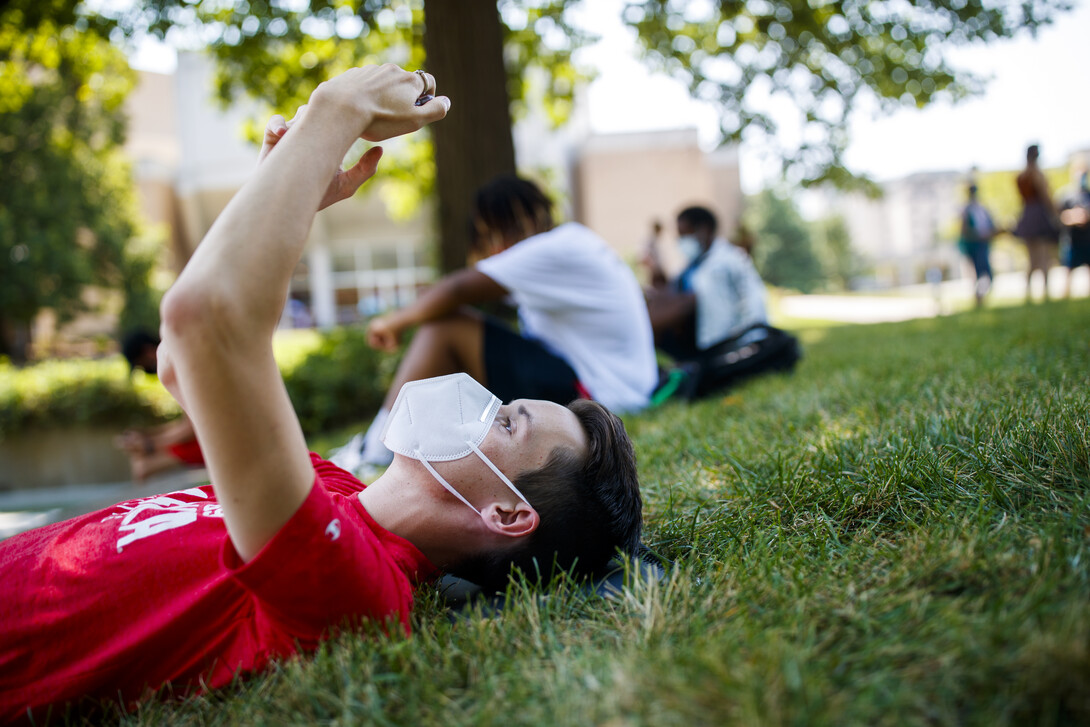 Like free food, Husker spirit, and socially-distanced fun? Head to the Nebraska Union Greenspace on Friday, October 9 for Big Red Rewinds.