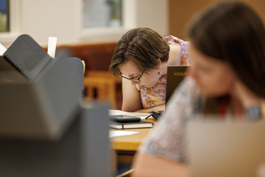 A participant examines a Cather letter.