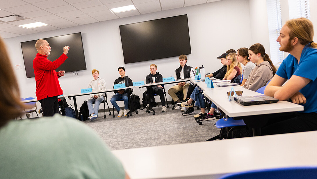 Clayton Anderson addresses a room full of college students.