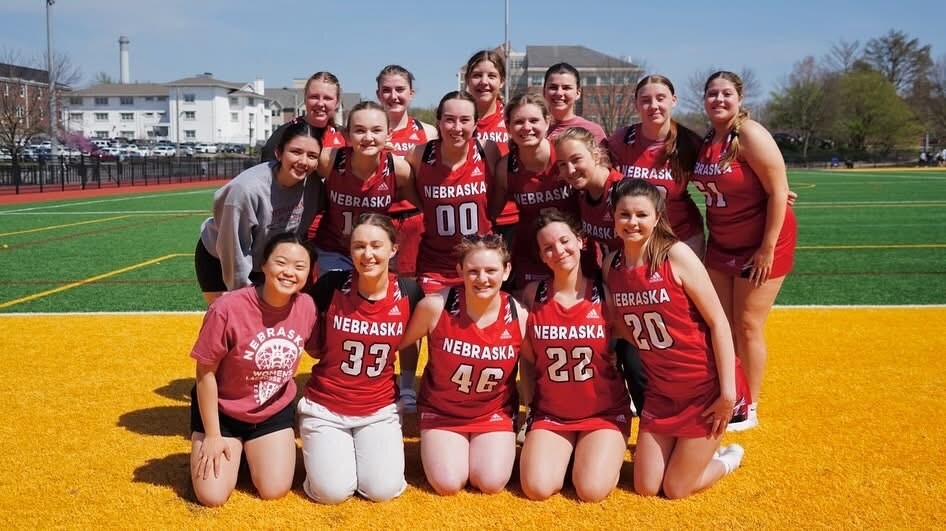 The Women's Lacrosse Club poses for a picture.