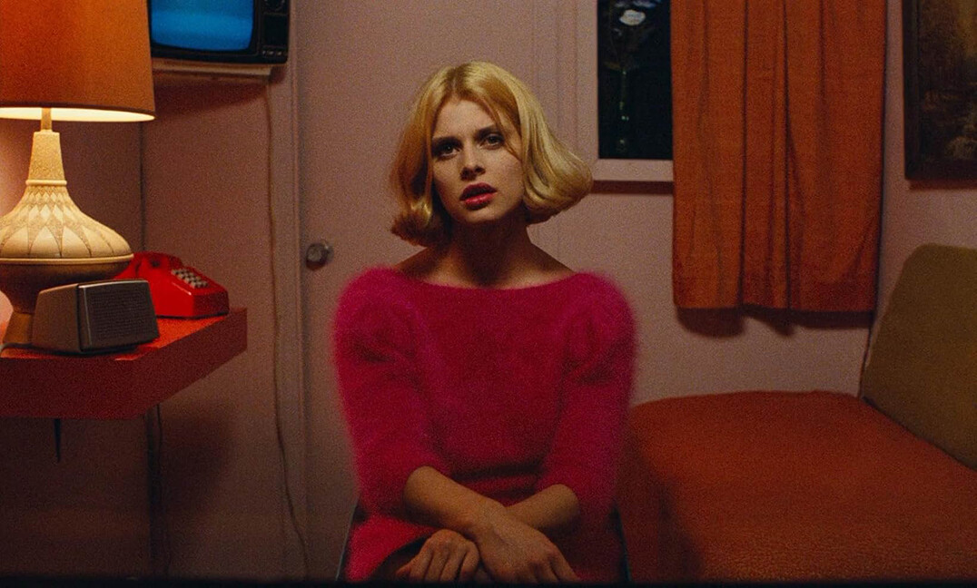 A still of Paris, Texas (1984).