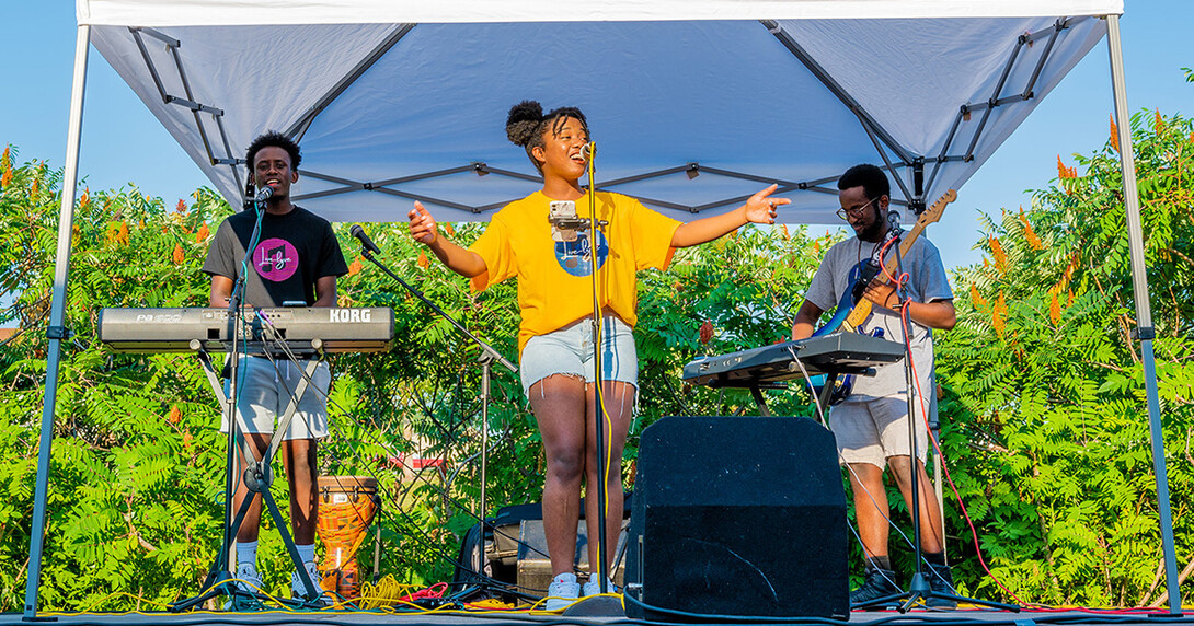With funding from the Global Experiences Office in 2021, the College of Business launched MNGT 398: Global Startup Communities, which introduced students to Rwandan culture and culminated in a community concert with UNL student group, Live Lyve Band. 