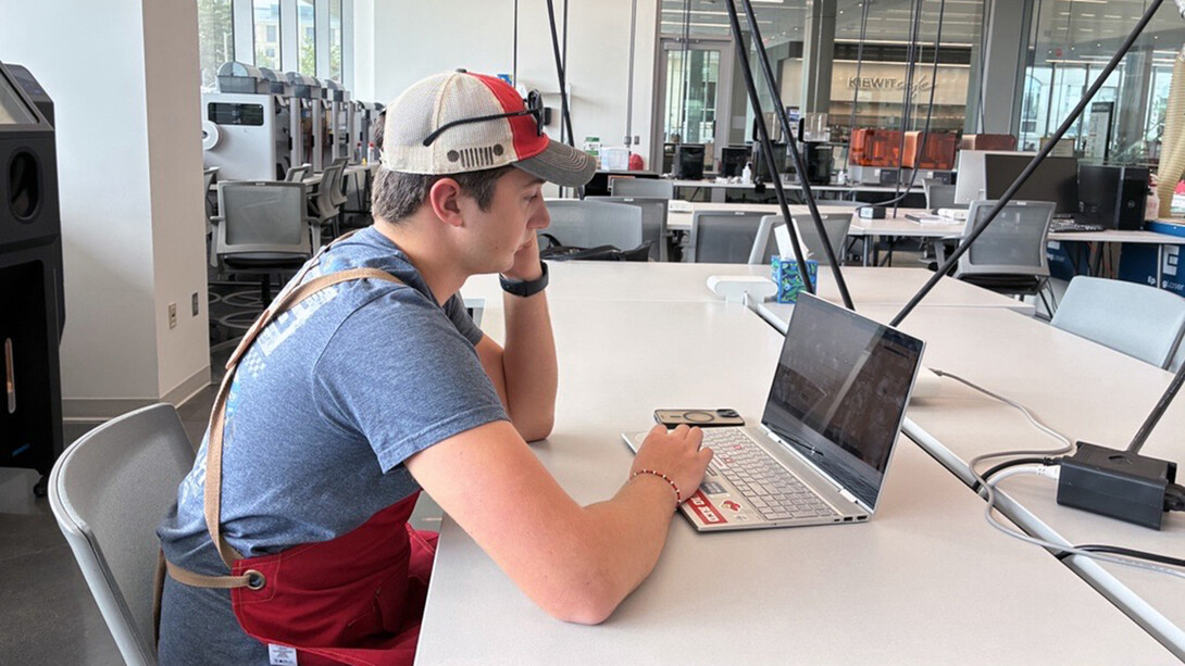 Student working in an engineering lab.